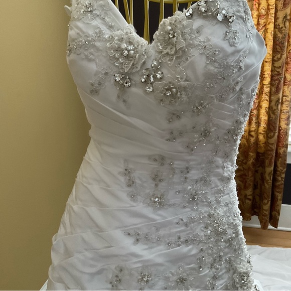 PRIVATE COLLECTION, WEDDING GROWN & BRIDAL CLASSIC VEIL, SIZE: 6, BRAND NEW - Picture 8 of 17